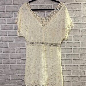 Sugar lips size large Cream Lace V-Neck Dress